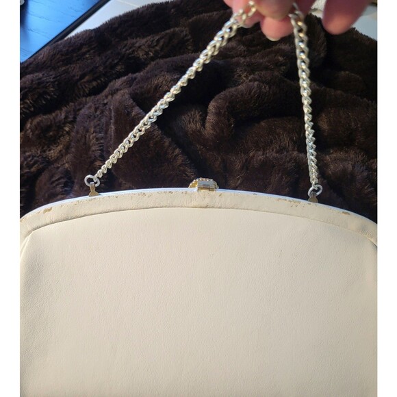 Classic Vintage 60s Whte Hinged Clutch Mod GoGo Bridal Handbag With Chain - Picture 9 of 15